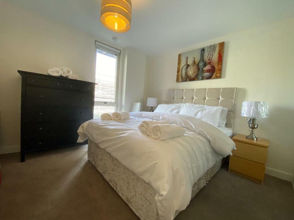 Central Milton Keynes Hub One Bedroom Secured Apartment ภายนอก รูปภาพ