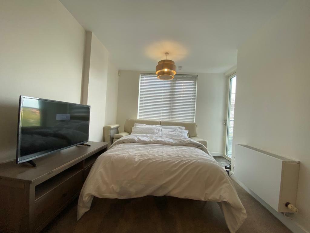Central Milton Keynes Hub One Bedroom Secured Apartment ภายนอก รูปภาพ