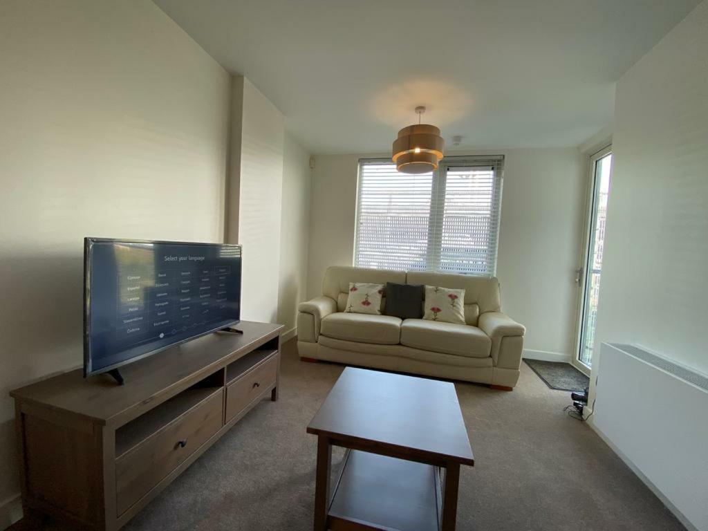 Central Milton Keynes Hub One Bedroom Secured Apartment ภายนอก รูปภาพ