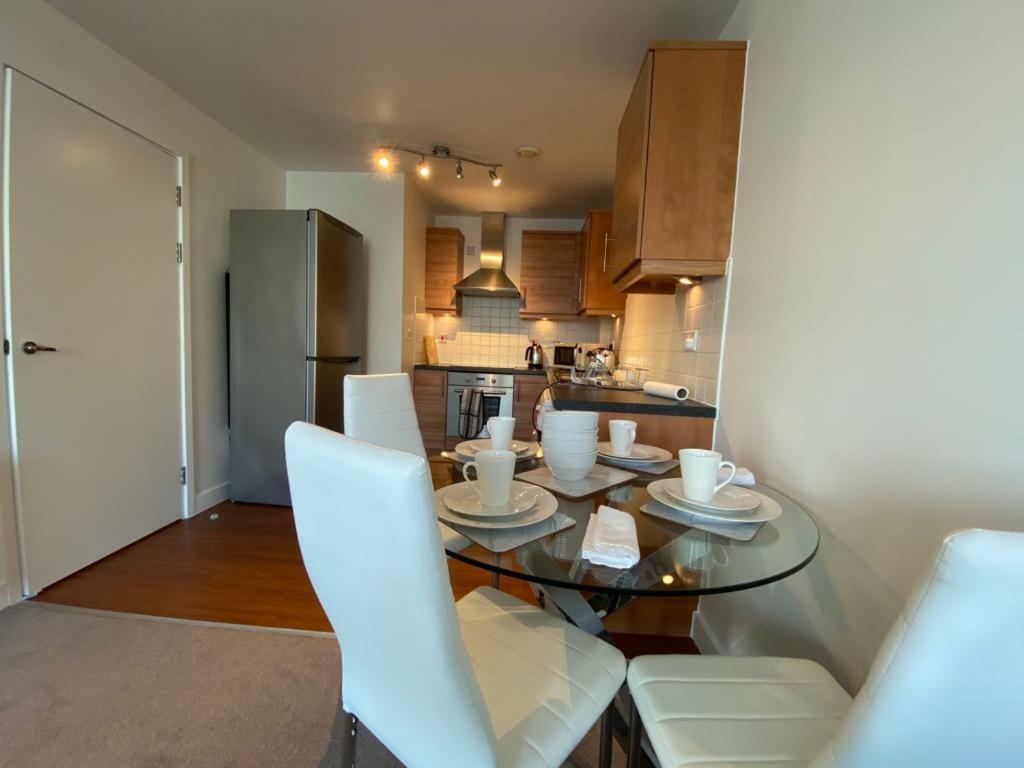 Central Milton Keynes Hub One Bedroom Secured Apartment ภายนอก รูปภาพ